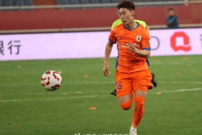 开云平台 - 16欧洲杯决赛球迷冲进赛场 