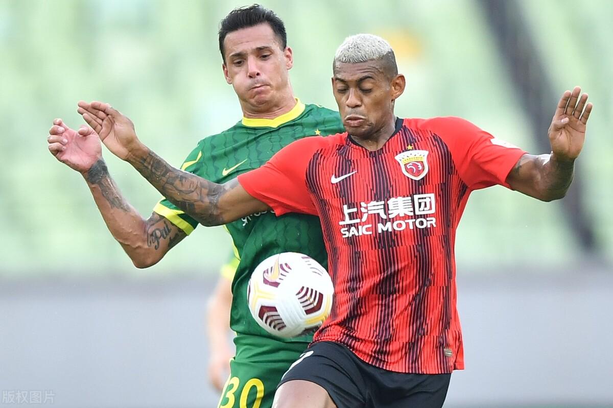 清晨荷甲传出新动向；武汉三镇队长鼓劲；管理层表态——悬念犹存；年轻球员得到机会的简单介绍